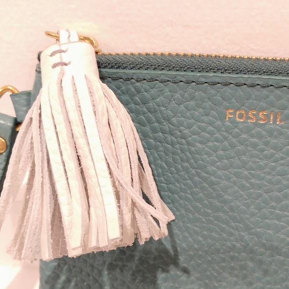 Fossil Leather Wristlet W/Tassel - Picture 3 of 5